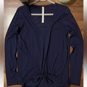 🍋Gorgeous Lululemon Navy Blue Long Sleeve Top.
